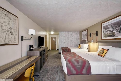 Yellowstone Park Hotel - image 5