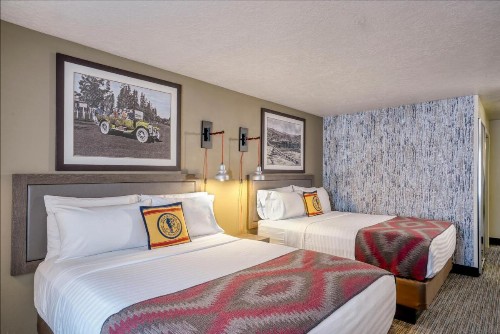 Yellowstone Park Hotel - image 6