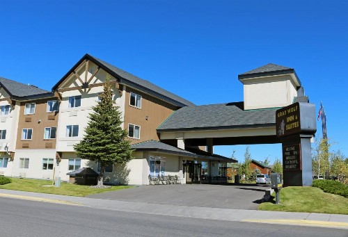 Gray Wolf Inn & Suites - image 11