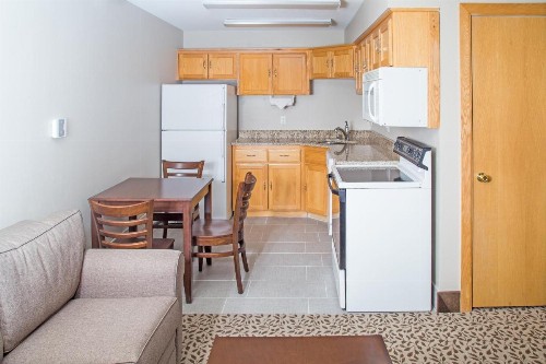 Gray Wolf Inn & Suites - image 15
