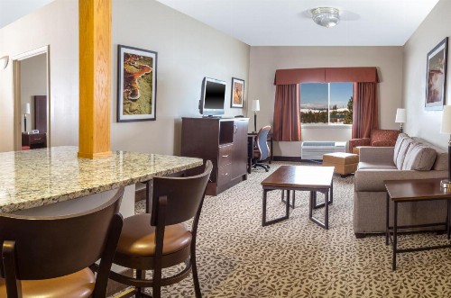 Gray Wolf Inn & Suites - image 30