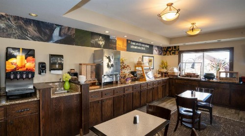 Gray Wolf Inn & Suites - image 5