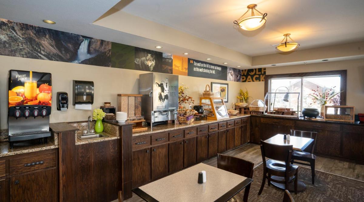 Gray Wolf Inn & Suites - image 5