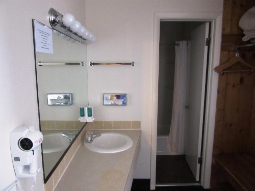 White Buffalo Hotel - image 20