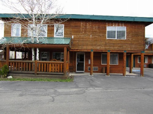 Yellowstone Country Inn - image 11