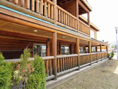 Yellowstone Country Inn - image 14