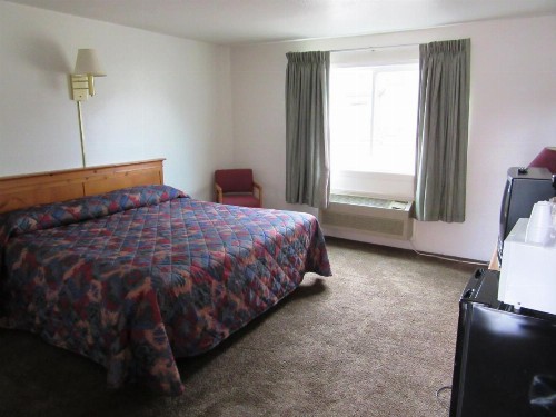 Yellowstone Country Inn - image 20