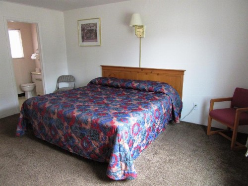 Yellowstone Country Inn - image 23
