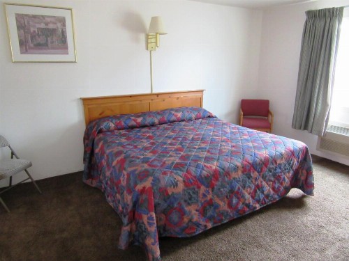 Yellowstone Country Inn - image 27
