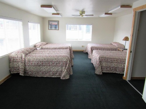 Yellowstone Country Inn - image 30