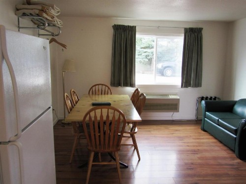 Yellowstone Country Inn - image 35