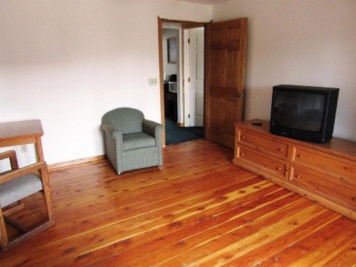 Yellowstone Country Inn - image 37