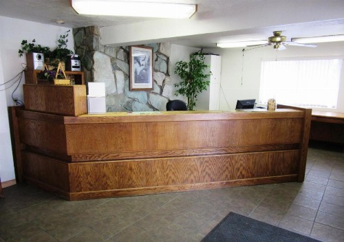 Yellowstone Country Inn - image 41