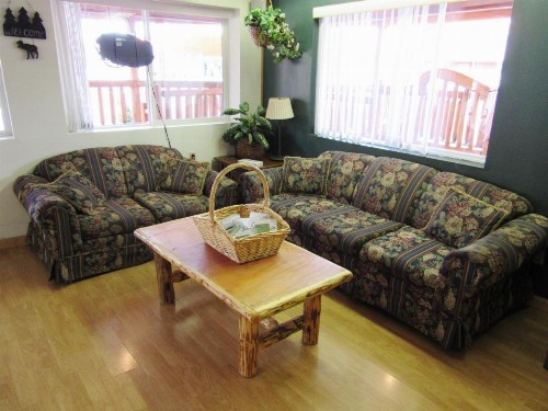 Yellowstone Country Inn - image 43