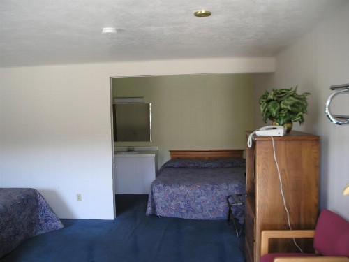 Yellowstone Country Inn - image 46