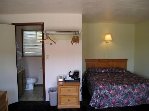 Yellowstone Country Inn - image 47