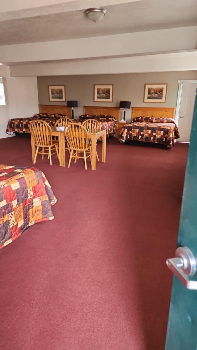 Yellowstone Country Inn - image 5