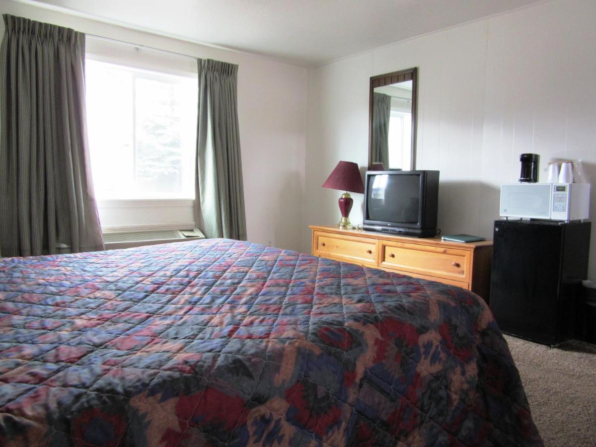 Yellowstone Country Inn - image 6