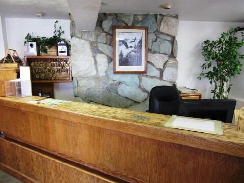 Yellowstone Country Inn - image 8