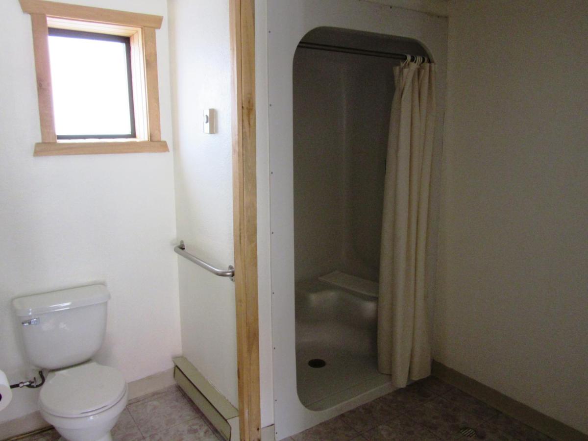 Travelers Lodge - image 6