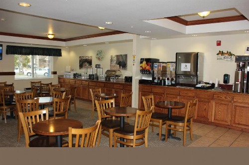 Yellowstone Lodge - image 15