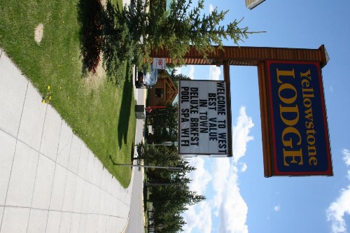 Yellowstone Lodge - image 2