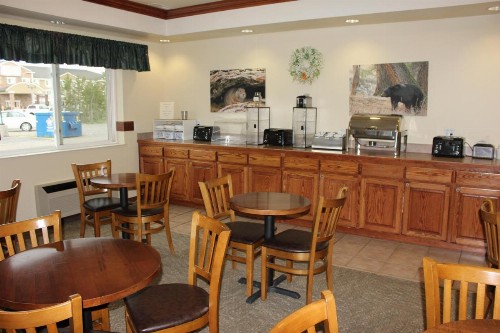 Yellowstone Lodge - image 21