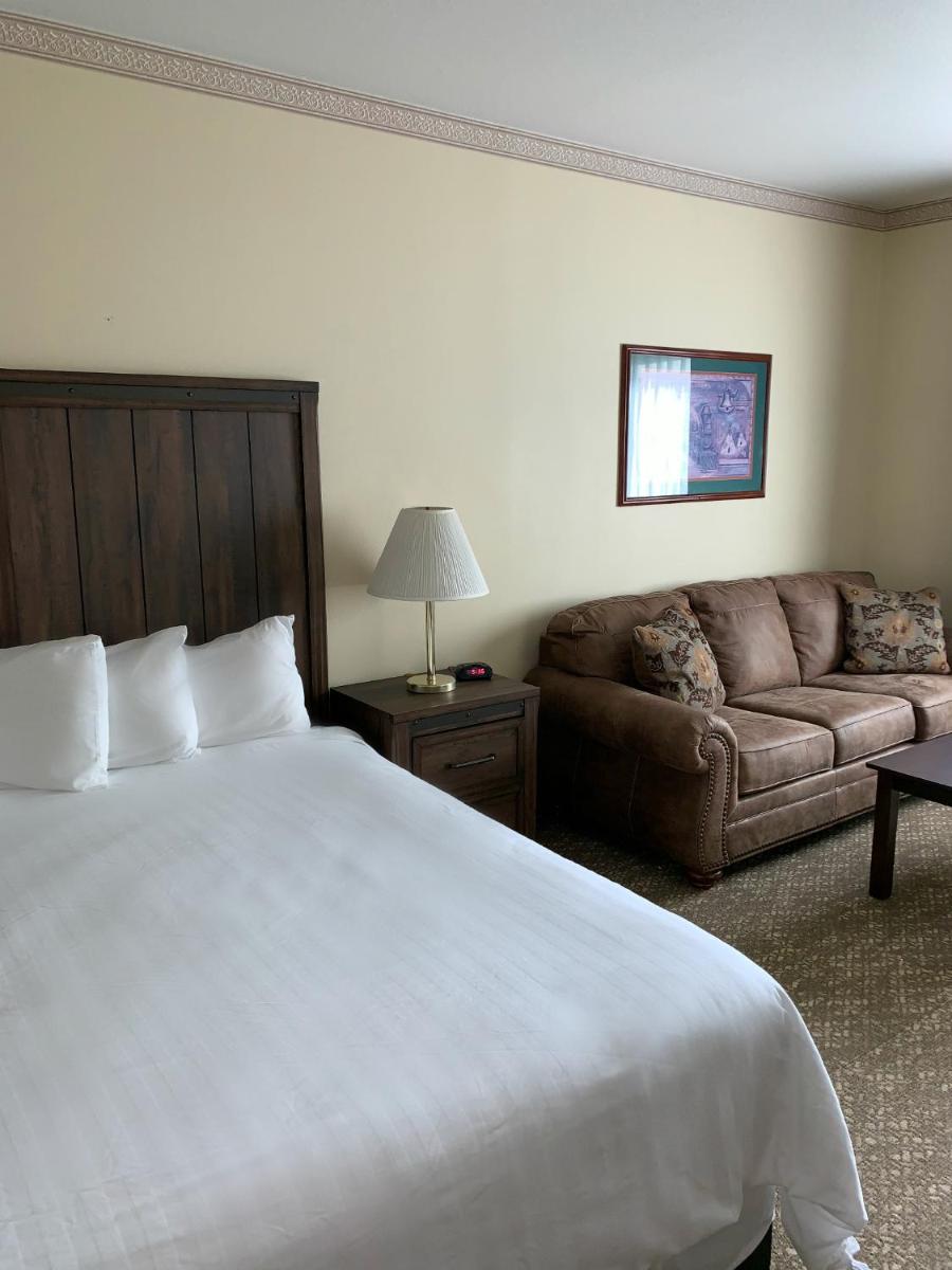 Yellowstone Lodge - image 7
