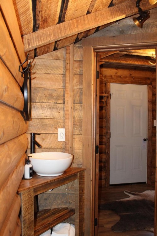 Elkhorn Cabins and Inn - image 13