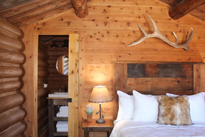 Elkhorn Cabins and Inn - image 2