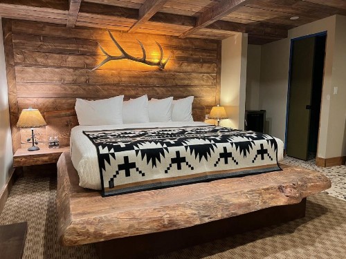 Elkhorn Cabins and Inn - image 21