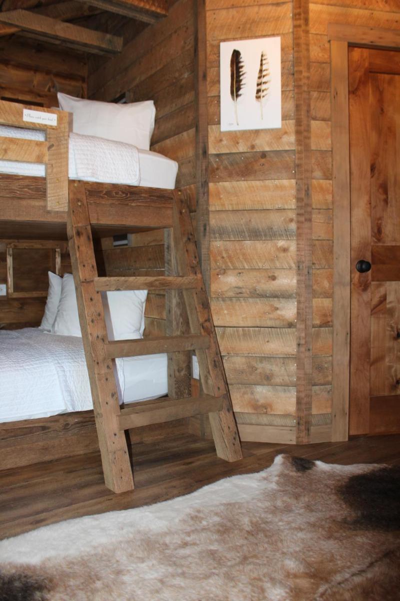 Elkhorn Cabins and Inn - image 3