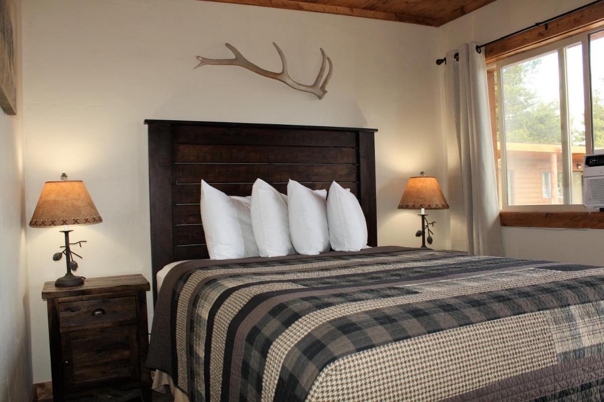 Elkhorn Cabins and Inn - image 7