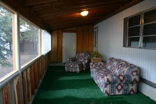 Yellowstone Wildlife Cabins - image 7