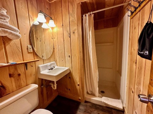 Yellowstone Cabins and RV - image 11