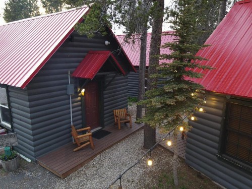 Yellowstone Cabins and RV - image 2