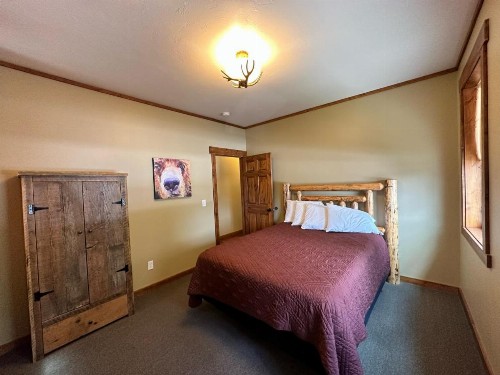 Yellowstone Cabins and RV - image 30