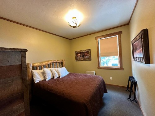 Yellowstone Cabins and RV - image 31