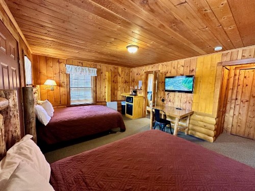 Yellowstone Cabins and RV - image 4