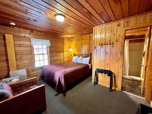 Yellowstone Cabins and RV - image 7