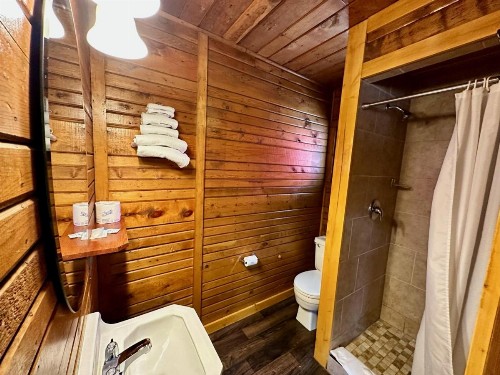 Yellowstone Cabins and RV - image 8