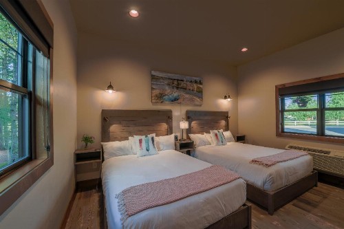 Golden Stone Inn - image 13