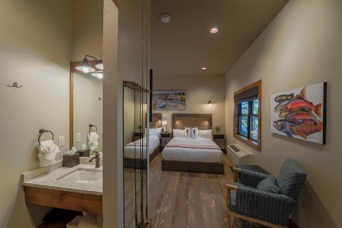 Golden Stone Inn - image 14