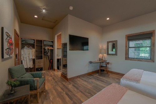 Golden Stone Inn - image 17