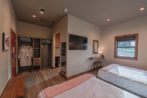 Golden Stone Inn - image 18