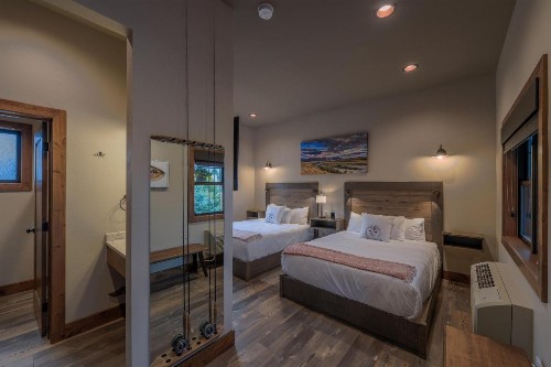 Golden Stone Inn - image 22