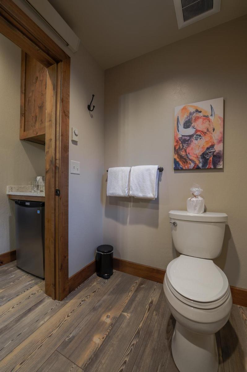 Golden Stone Inn - image 6