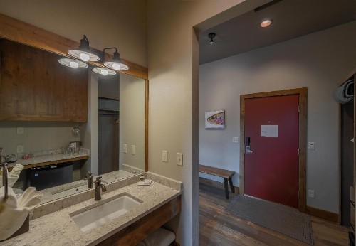 Golden Stone Inn - image 8