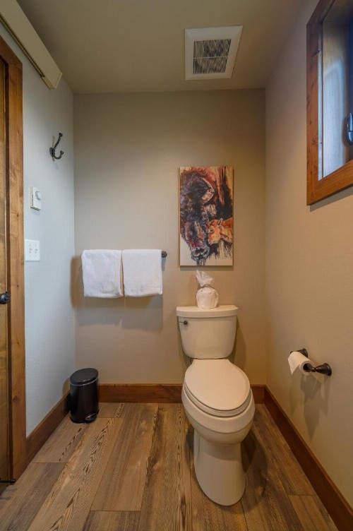 Golden Stone Inn - image 9