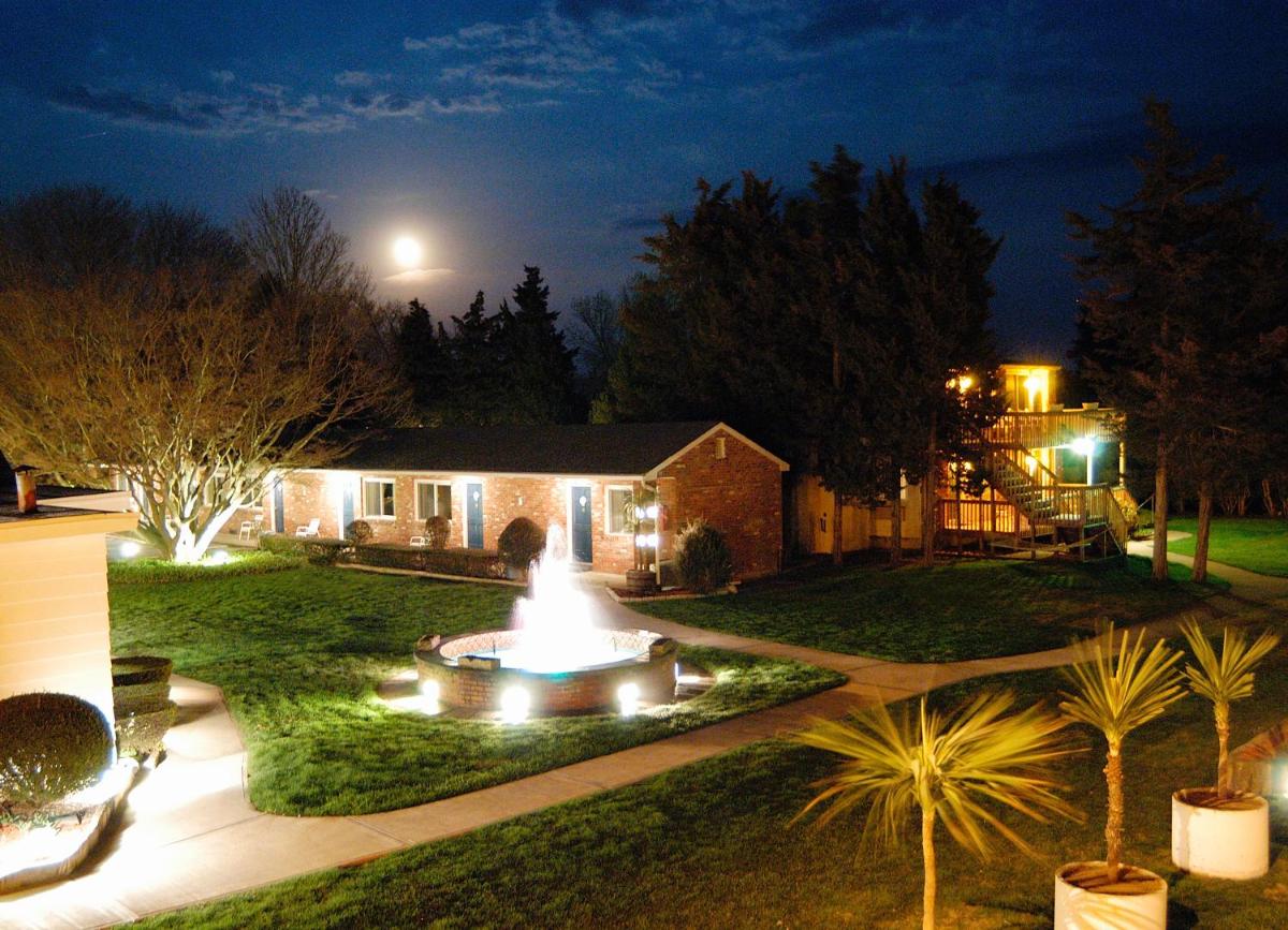 Breezeway Resort - image 2